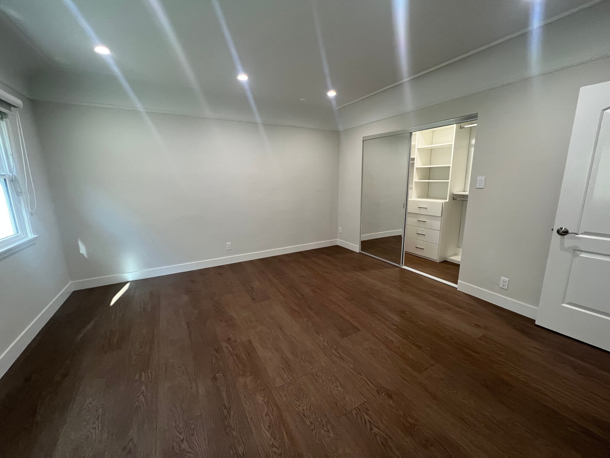 Building Photo - 1518 S Carmelina Ave