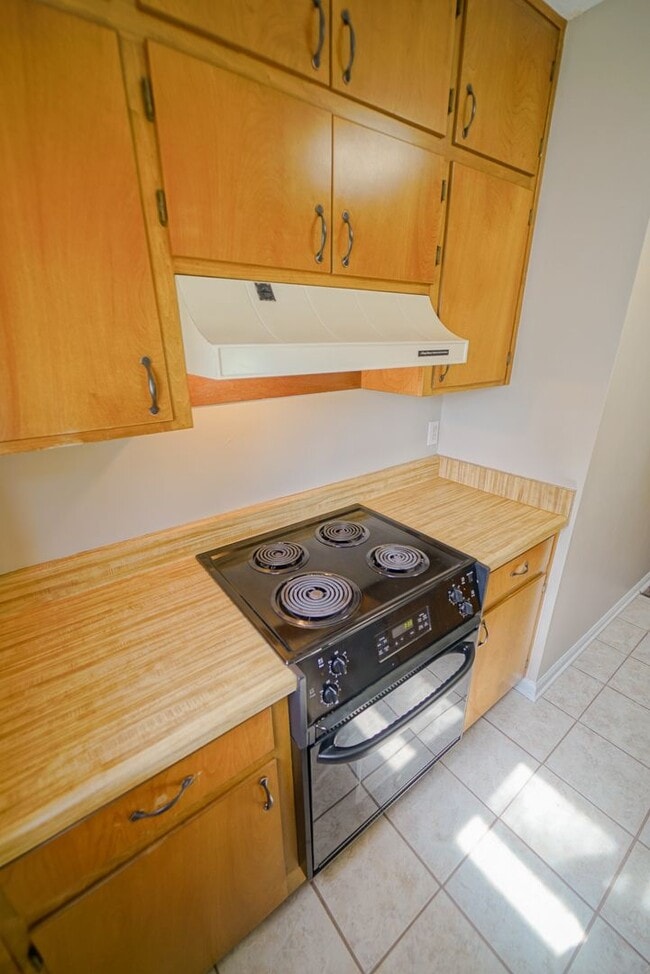 Building Photo - 2 bed 2 bath Sublease