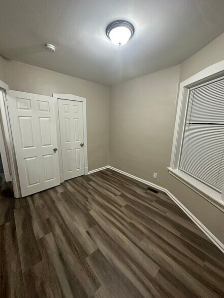 Building Photo - 849 N Laramie Ave