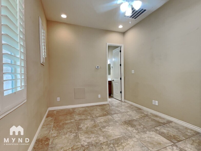 Building Photo - 2716 S Quinn Ave