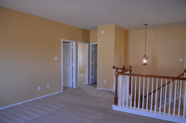 Building Photo - HUGE 5 BEDROOM HOME IN SAVANNAH HEIGHTS!