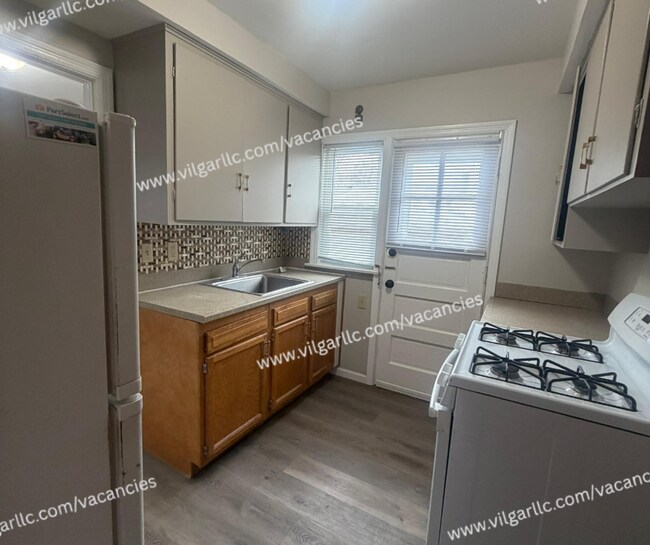 Building Photo - 8137-8137 Hohman Ave