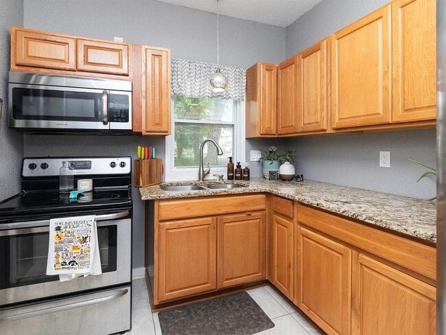 Building Photo - 420 9th St