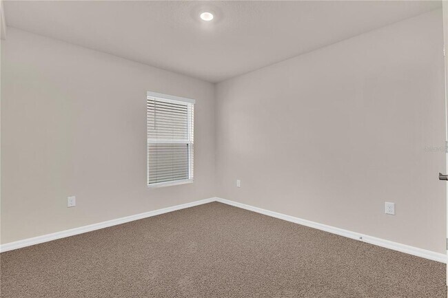 Building Photo - 2872 NE 21st Ct Rd