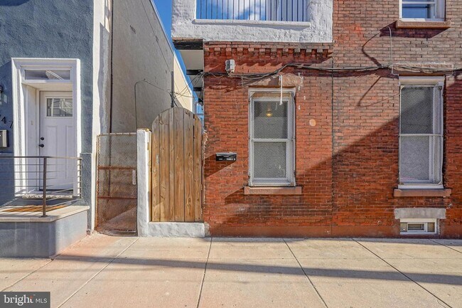 Building Photo - 1525 Tasker St