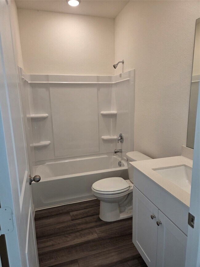 Building Photo - 632 Craven St