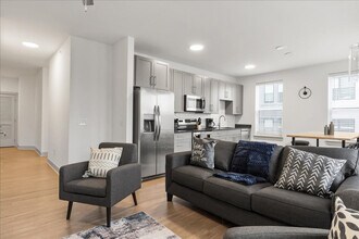 Building Photo - 2039 Woodburn Ave