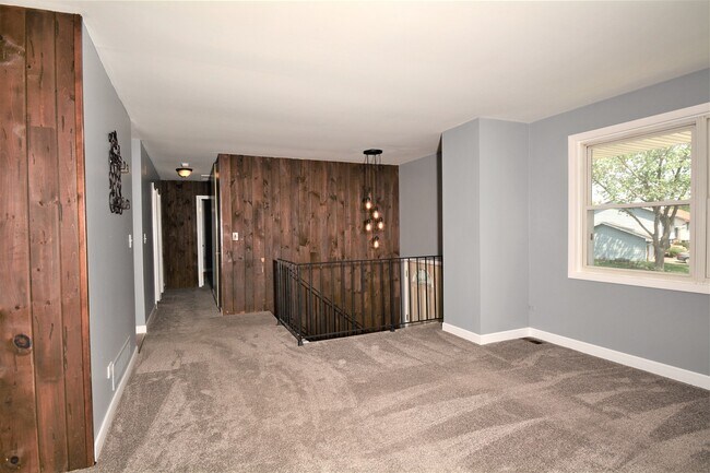 Building Photo - 1126 Honeywood Dr