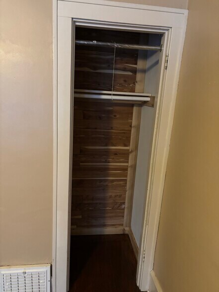 Cedar Closet - 1711 N 19th St