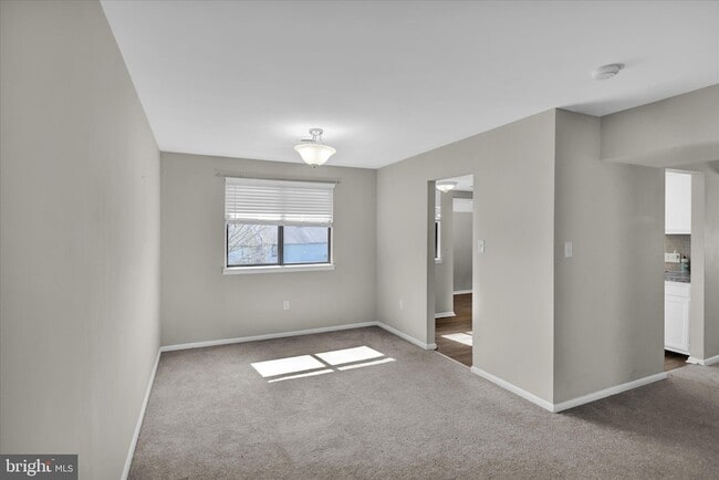 Building Photo - 46-6-46 Holly Dr