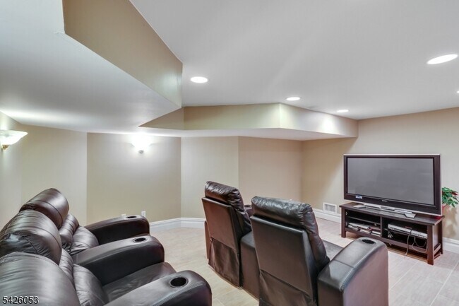 Building Photo - 236 Long Hill Dr