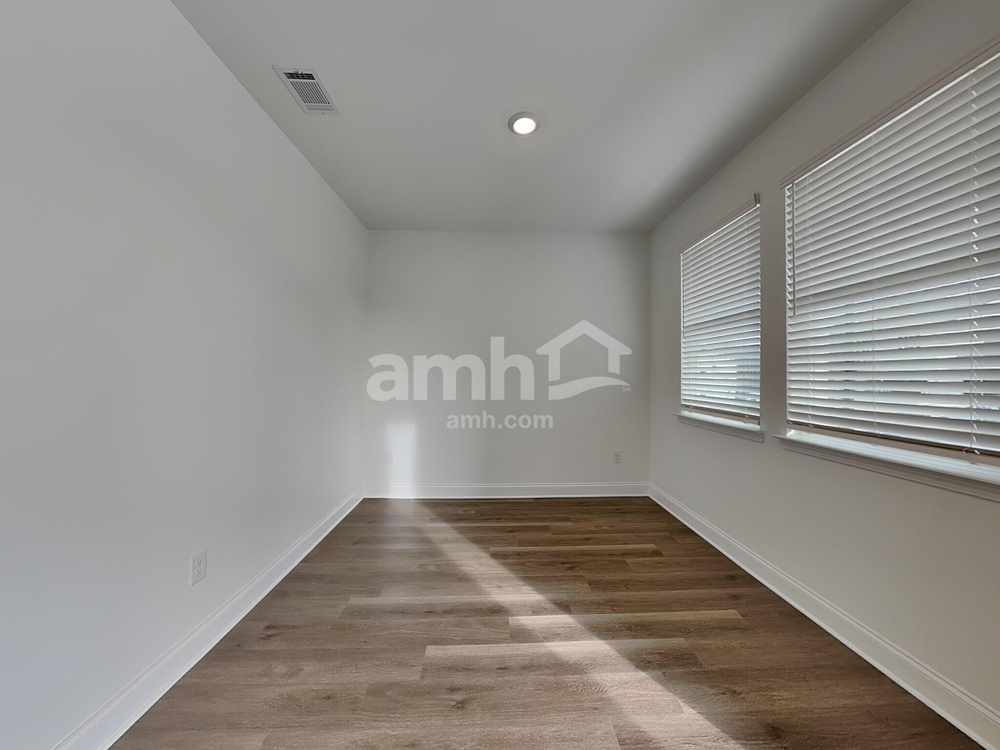 Building Photo - 394 Pointe Dr