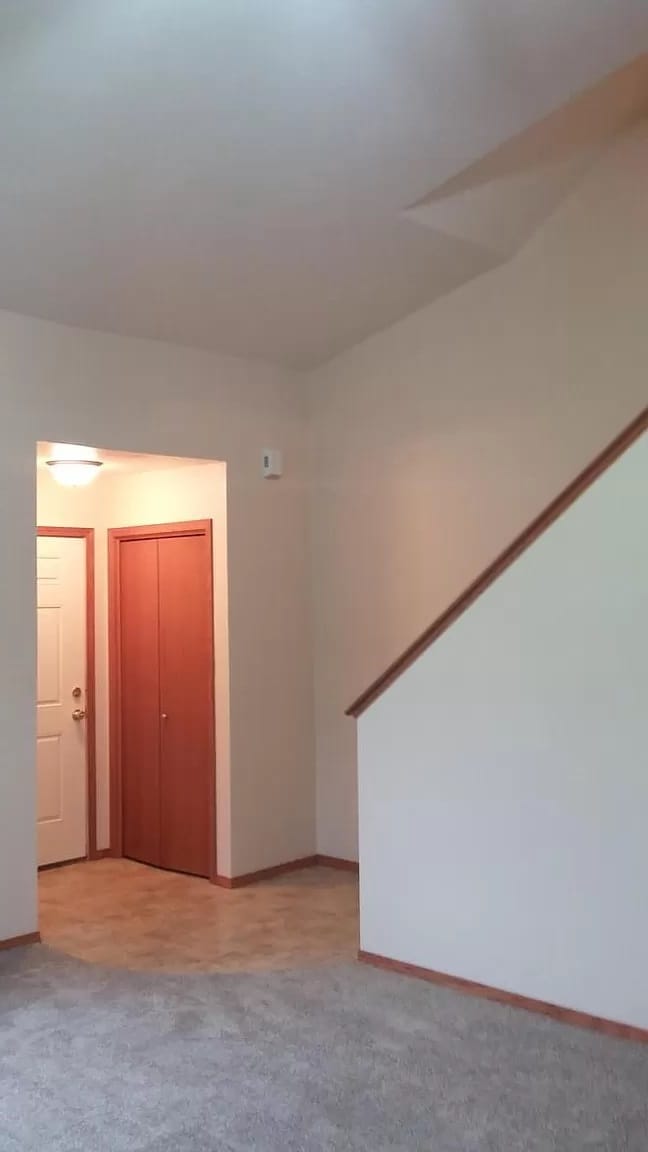 Entry - 2306 Oliver Lane