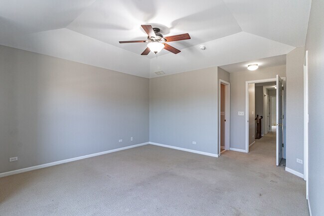 Building Photo - 1858 Crenshaw Cir