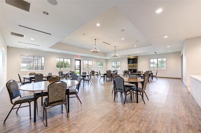 Building Photo - 9804 Rugged Oaks Dr