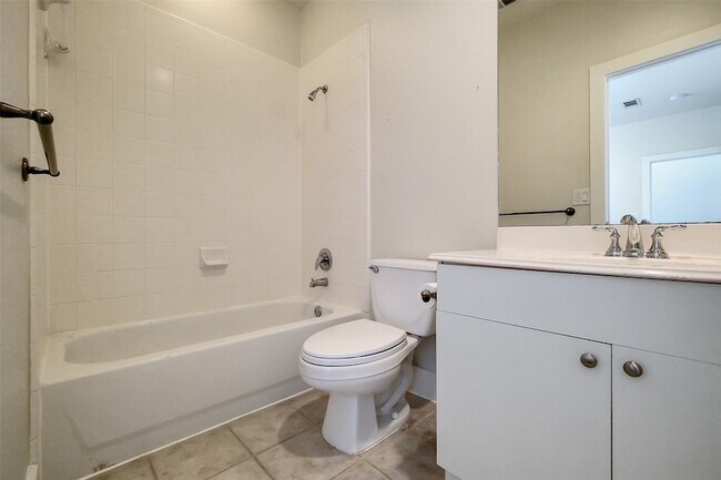 Building Photo - 2437 South Blvd