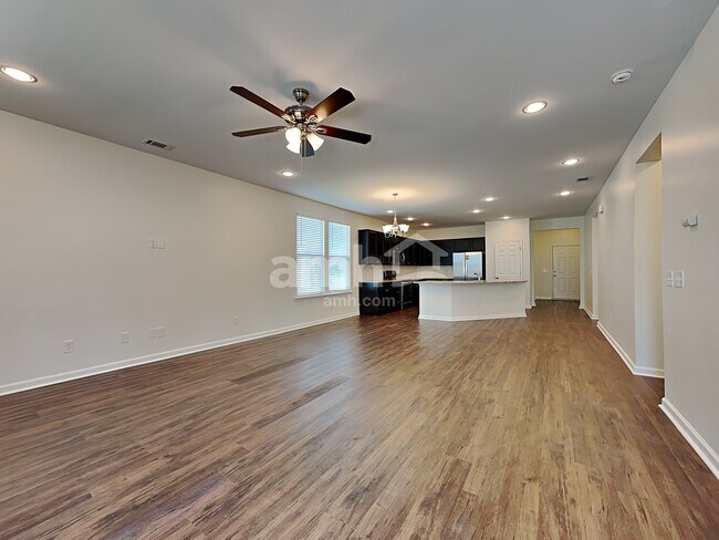 Building Photo - 391 Southwilde Way