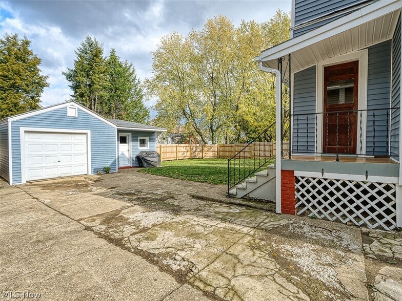 Building Photo - 3116 Searsdale Ave