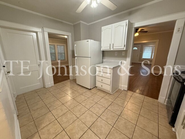 Building Photo - 2 Bedroom Home in Washington Park