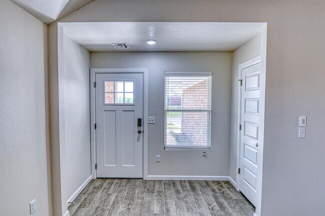 Building Photo - 2723 Varenna Ln