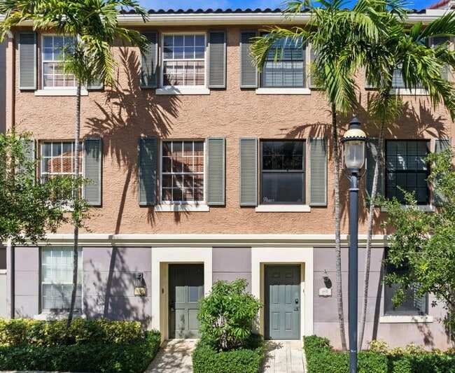 Building Photo - 691 Hibiscus St