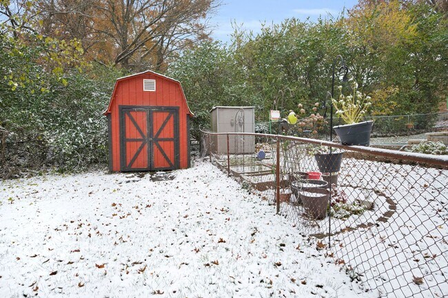 Building Photo - Green Twp- Cozy 2 Bed 1 Bath