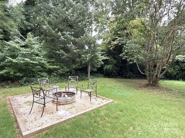 Building Photo - 1600 Paddock Cir