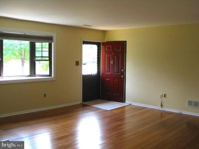 Building Photo - 101 Fantasia Dr