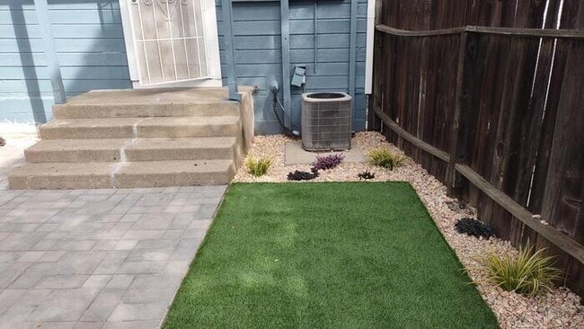 Building Photo - Charming 3 Bedroom Home Near Broadway | Spacious Layout | Prime Sacramento Location