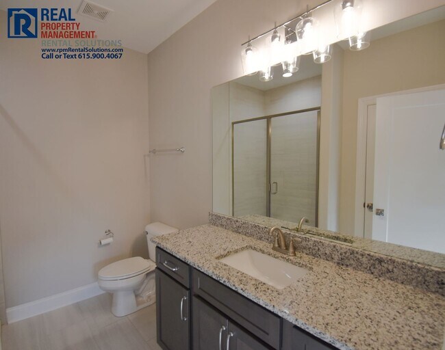 Building Photo - Gorgeous and modern 2 bedroom townhome in the heart of Murfreesboro w/ neighborhood pool, hi-spee...