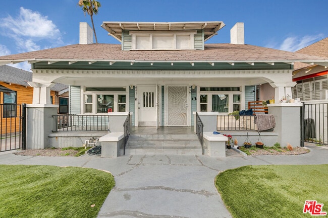 Building Photo - 641 W 43rd St