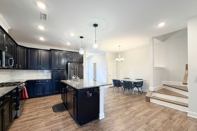 Building Photo - 1306 Farm Pond Trail