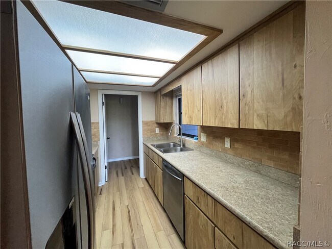 Building Photo - 790 E Gilchrist Ct