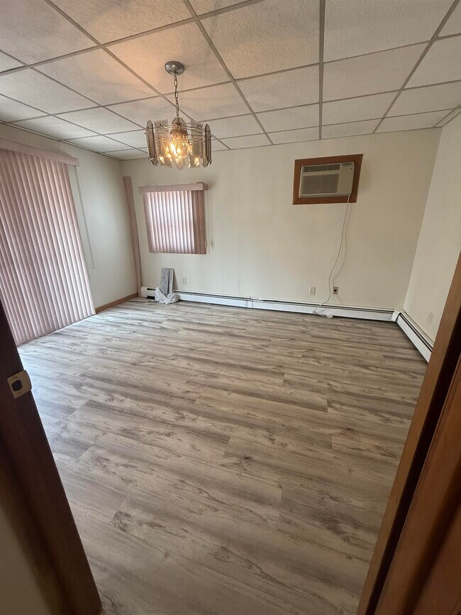 Building Photo - 417 42nd St