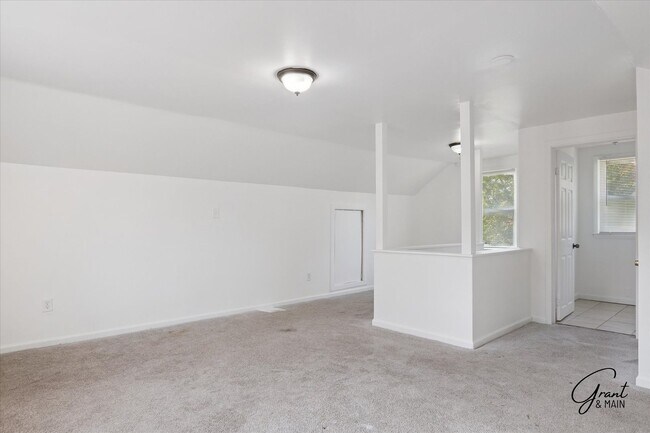 Building Photo - 3 bedroom - 1.5 bath - bungalow - $1250