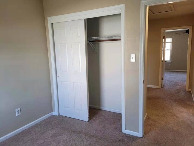 Building Photo - 305 Seeman Ct