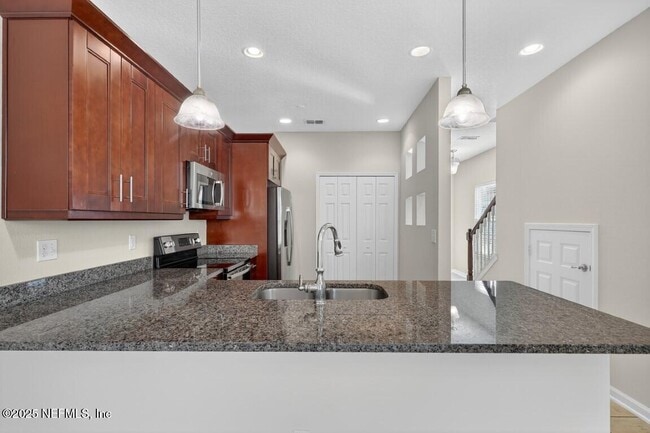 Building Photo - 11274 Estancia Villa Cir