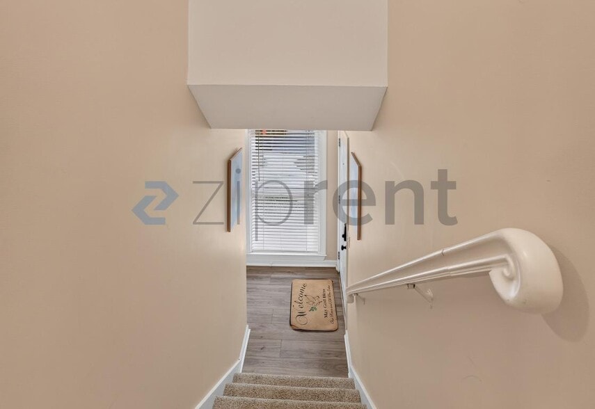 Building Photo - Unit