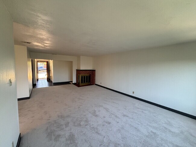 Building Photo - "Charming Lafayette Retreat: 3-Bedroom Hom...
