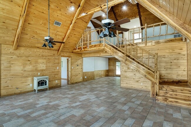Building Photo - Custom Home with Separate Apartment
