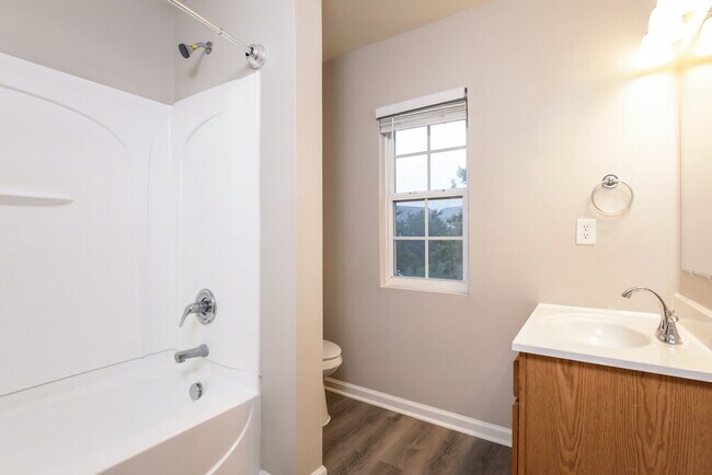 Building Photo - 5200 Tant Cir