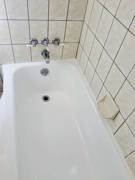 Building Photo - 305 N Palm Ave