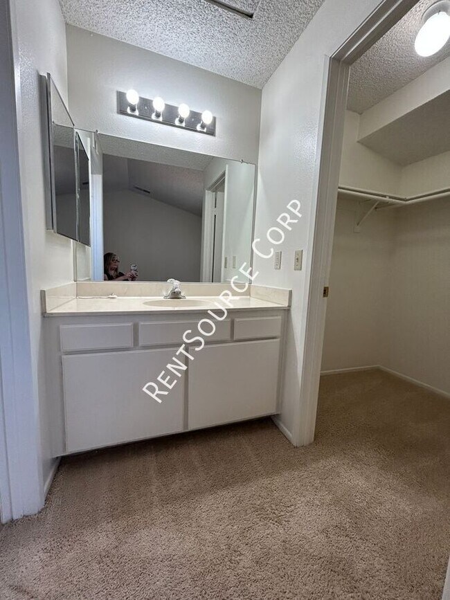 Building Photo - 1304 Kings Rd