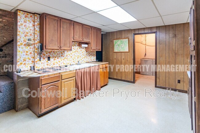Building Photo - 165 Lakeshore Ct