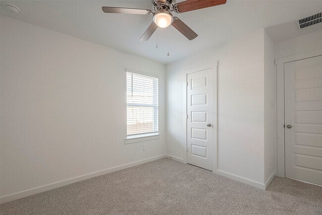 Building Photo - 4906 Edgewood Dr