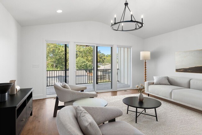 Building Photo - Main Street Townhomes