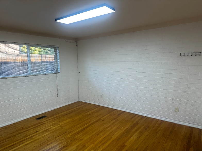 Building Photo - 665 S Lk St