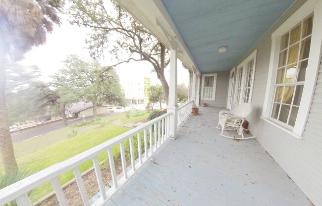 Building Photo - THREE BEDROOM, 2 BATHROOM HOME FOR LEASE I...