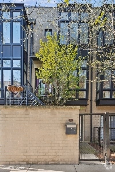 Building Photo - 1707 W Diversey Pkwy
