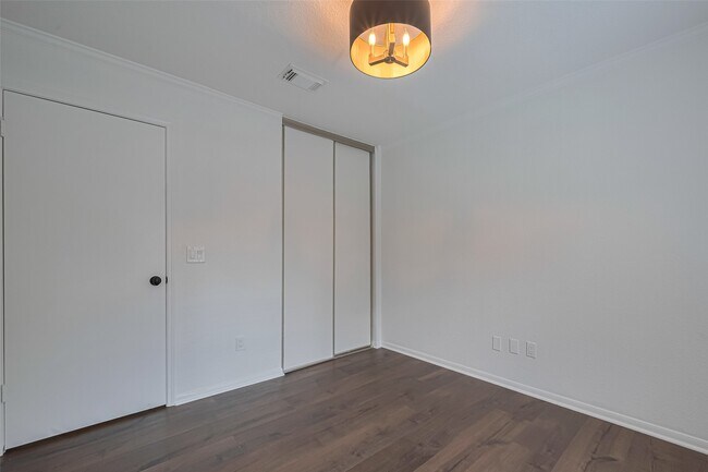 Building Photo - 3 Sandpebble Dr